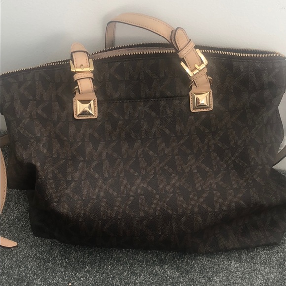 Beautiful Michael Kors bag!! - Picture 5 of 5